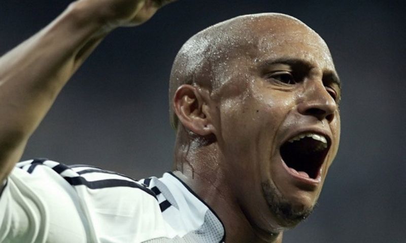 Số áo Roberto Carlos là số mấy?