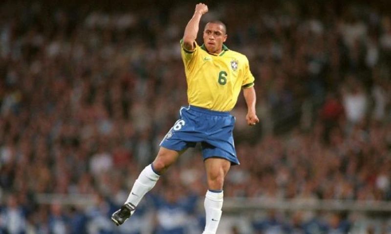 Nhờ đâu mà Roberto Carlos sở hữu tốc độ sút bóng mạnh mẽ?